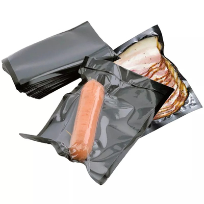 Negro precortado grabado en relieve de nylon de los bolsos de vacío del almacenamiento del PE para el congelador de la microonda