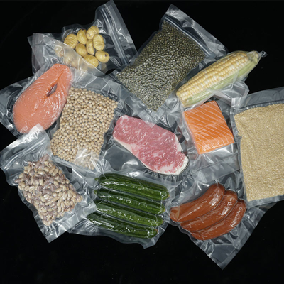El sello libre del ahorrador de la comida del paquete plástico de BPA graba en relieve bolsos del sellador del vacío del rollo de almacenamiento